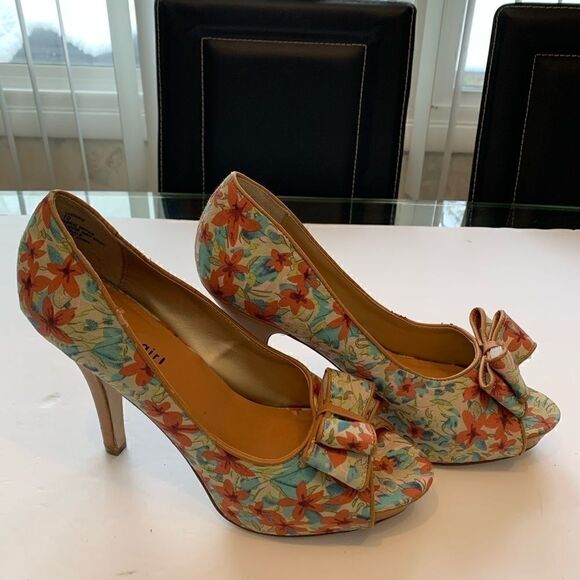 Madden girl fabric upper size 10. - Picture 3 of 8